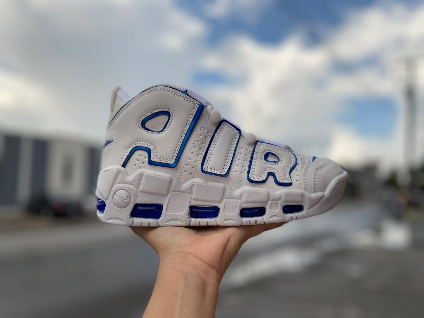 Uptempo blanco azul