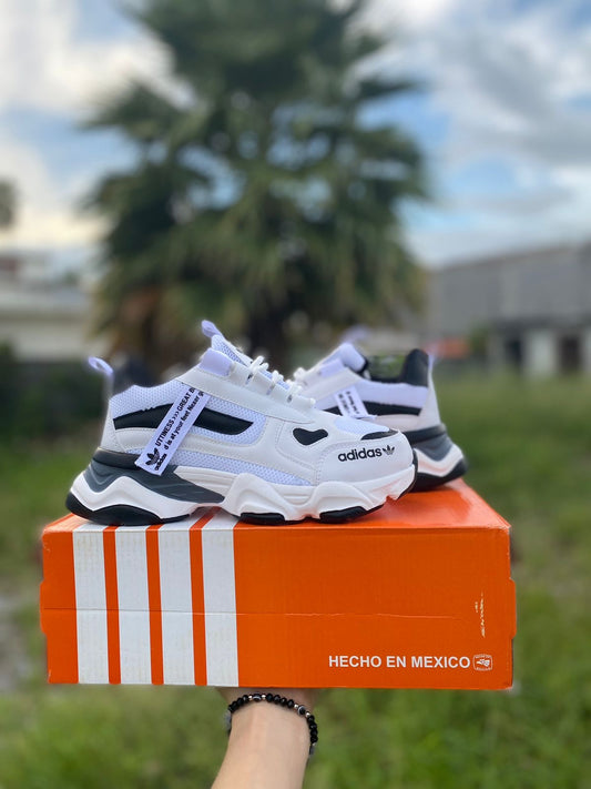 Adidas blancos con negro