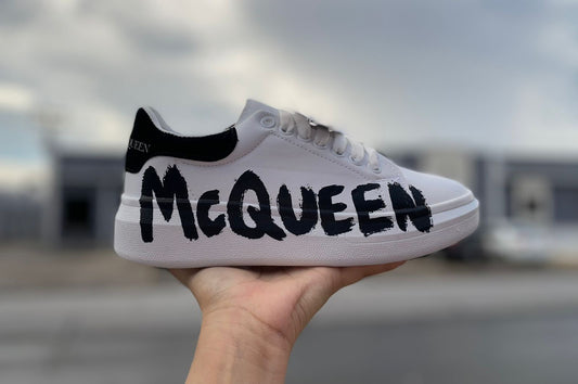 Moqueen blanco negro